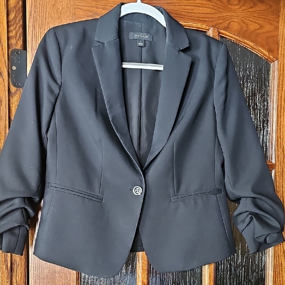 Ann Taylor Black Notch-Lapel Single-Button Blazer